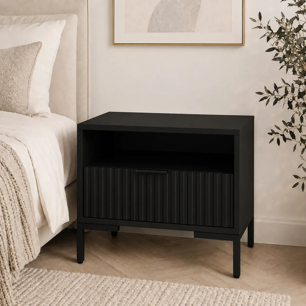 Szafka Nocna Czarna Czarne Nogi Ryflowana z Szufladą 42cm Milo Furniture