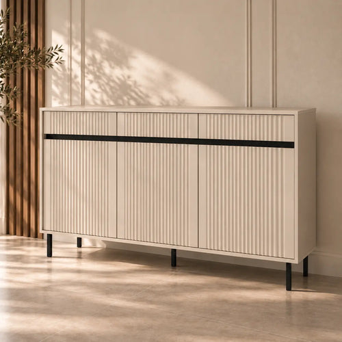 Komoda Trzydrzwiowa OSAKA 150cm Beż Piaskowy – Ryflowana z Szufladami Milo Furniture