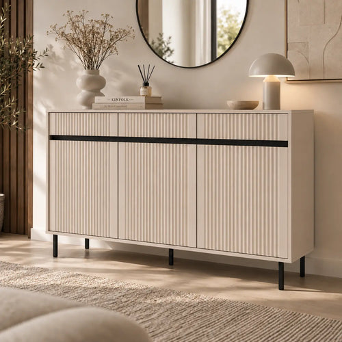 Komoda Trzydrzwiowa OSAKA 150cm Beż Piaskowy – Ryflowana z Szufladami Milo Furniture
