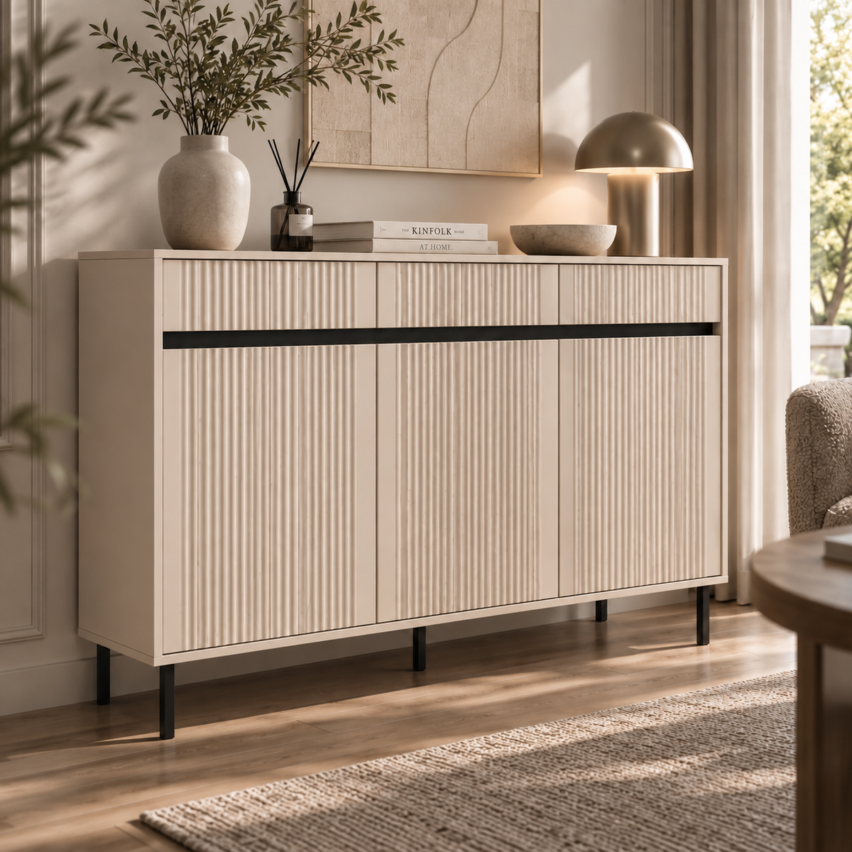 Komoda Trzydrzwiowa OSAKA 150cm Beż Piaskowy – Ryflowana z Szufladami