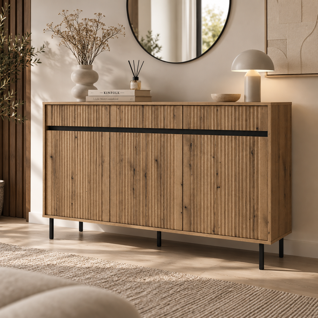 Komoda Trzydrzwiowa OSAKA 150cm Dąb Evoke – Ryflowana z Szufladami