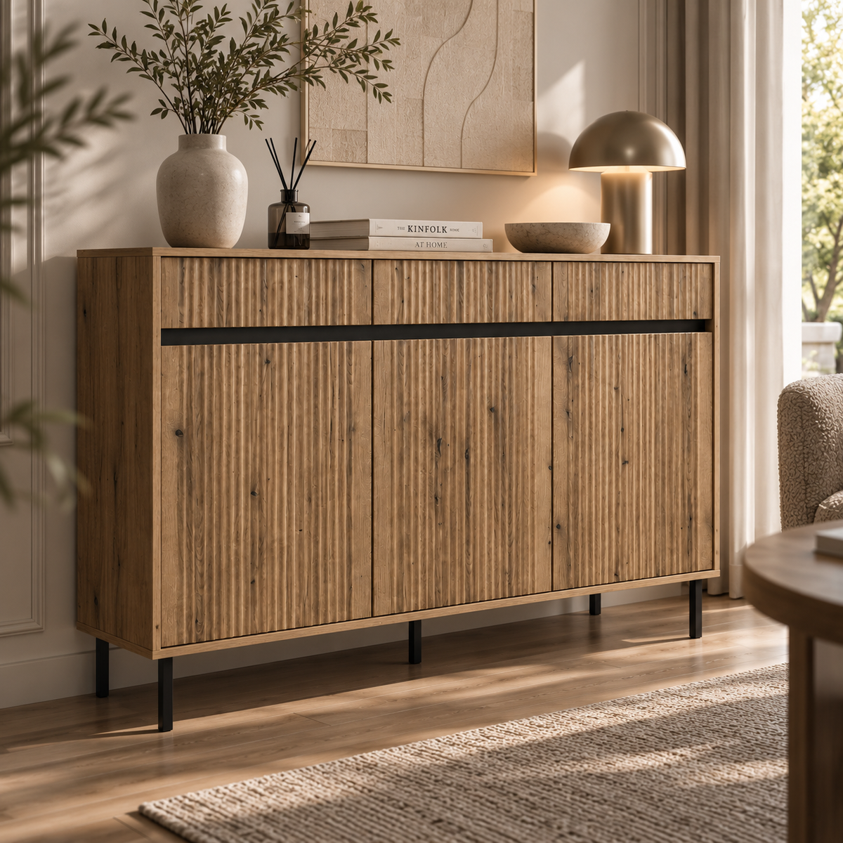 Komoda Trzydrzwiowa OSAKA 150cm Dąb Evoke – Ryflowana z Szufladami
