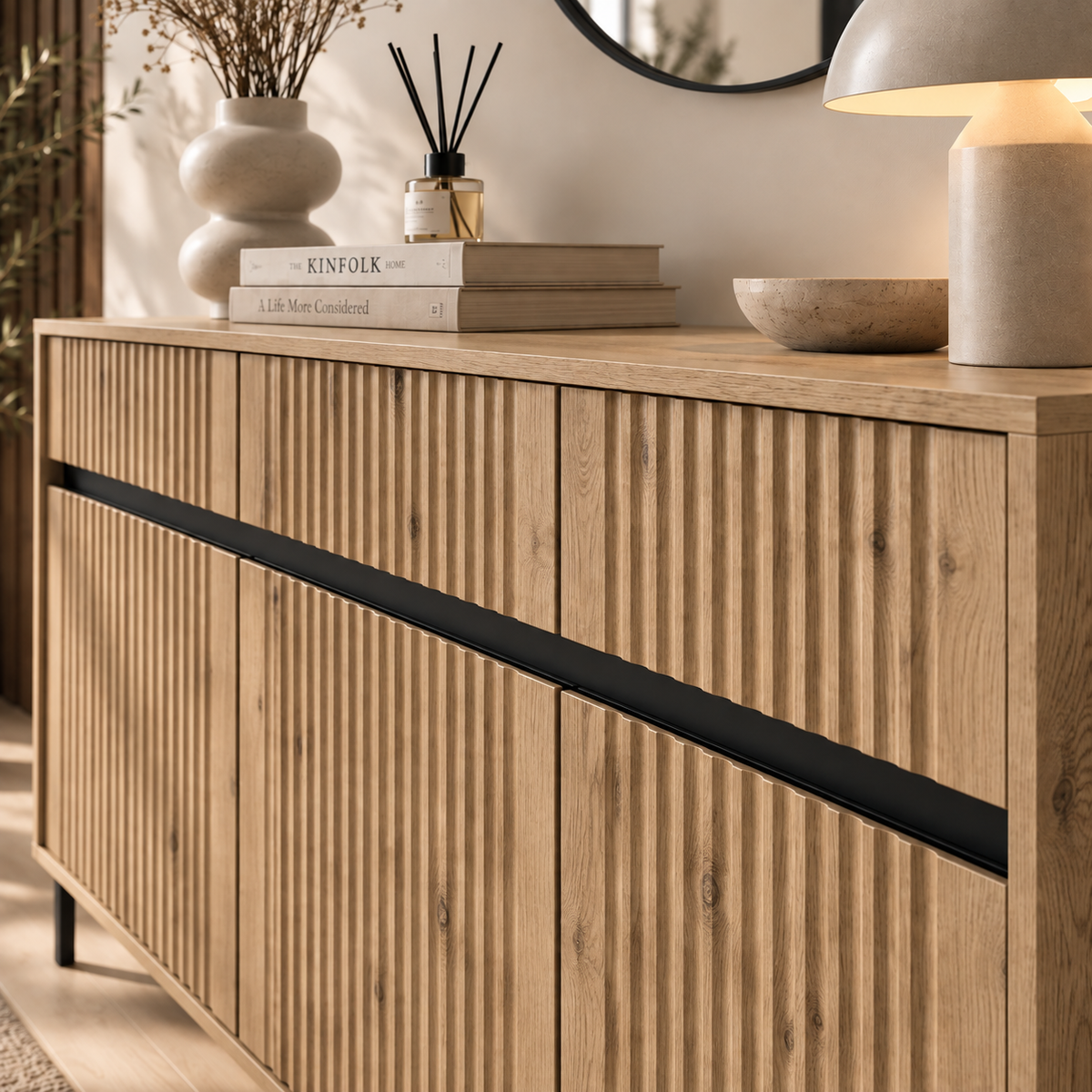 Komoda Trzydrzwiowa OSAKA 150cm Dąb Evoke – Ryflowana z Szufladami