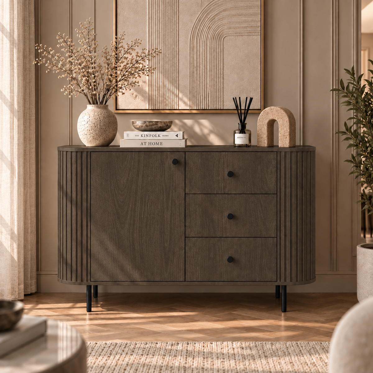 Komoda OVALIO 123cm Dąb Dunin – Ryflowana z Czarnymi Detalami