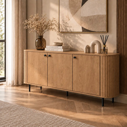Komoda OVALIO 165cm Dąb Cremona – Trzydrzwiowa Ryflowana z Czarnymi Detalami Milo Furniture