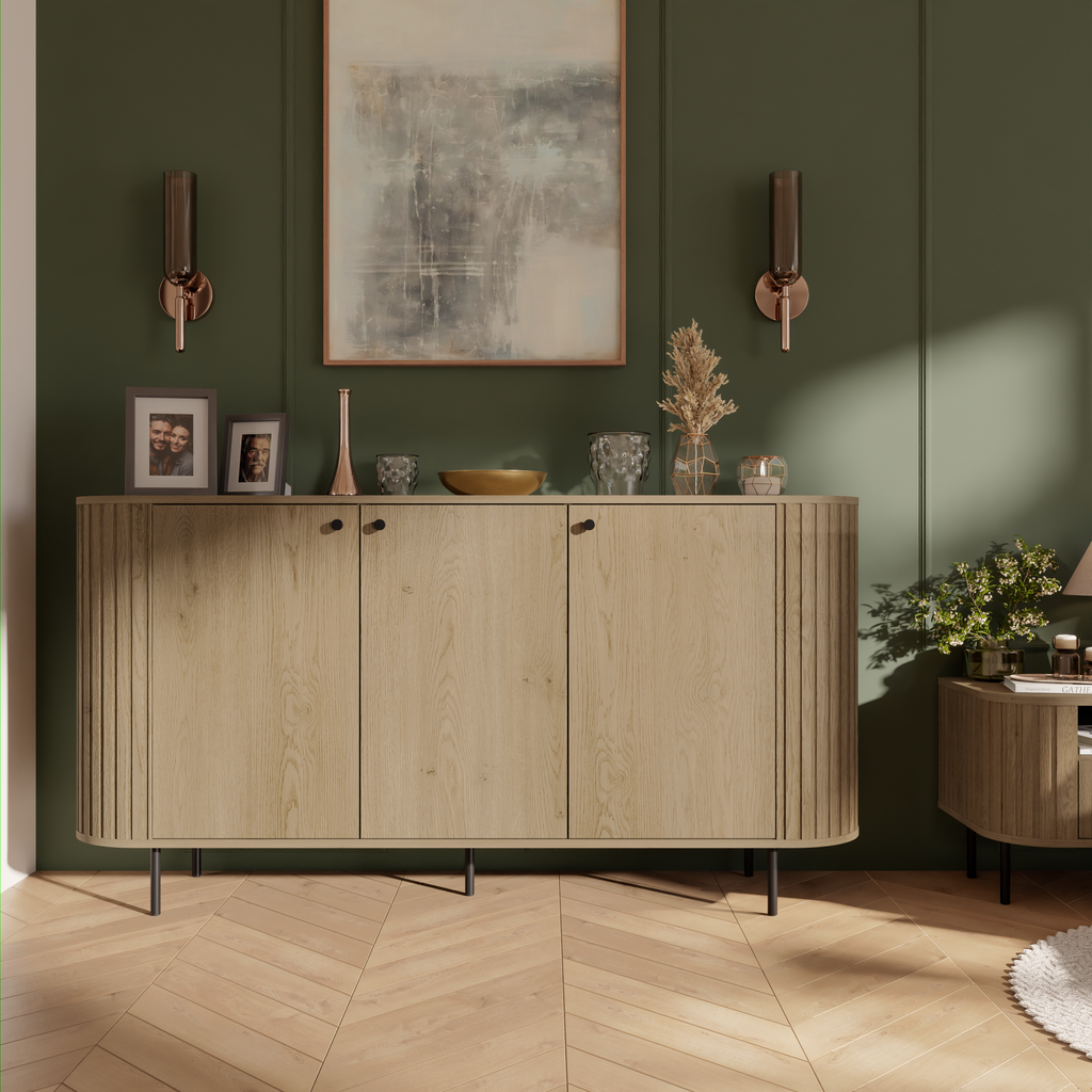 Komoda OVALIO 165cm Dąb Cremona – Trzydrzwiowa Ryflowana z Czarnymi Detalami