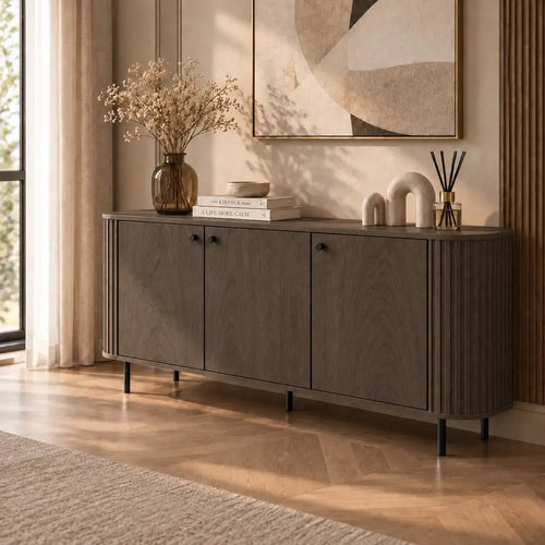 Komoda OVALIO 165cm Dąb Dunin – Trzydrzwiowa Ryflowana z Czarnymi Detalami Milo Furniture