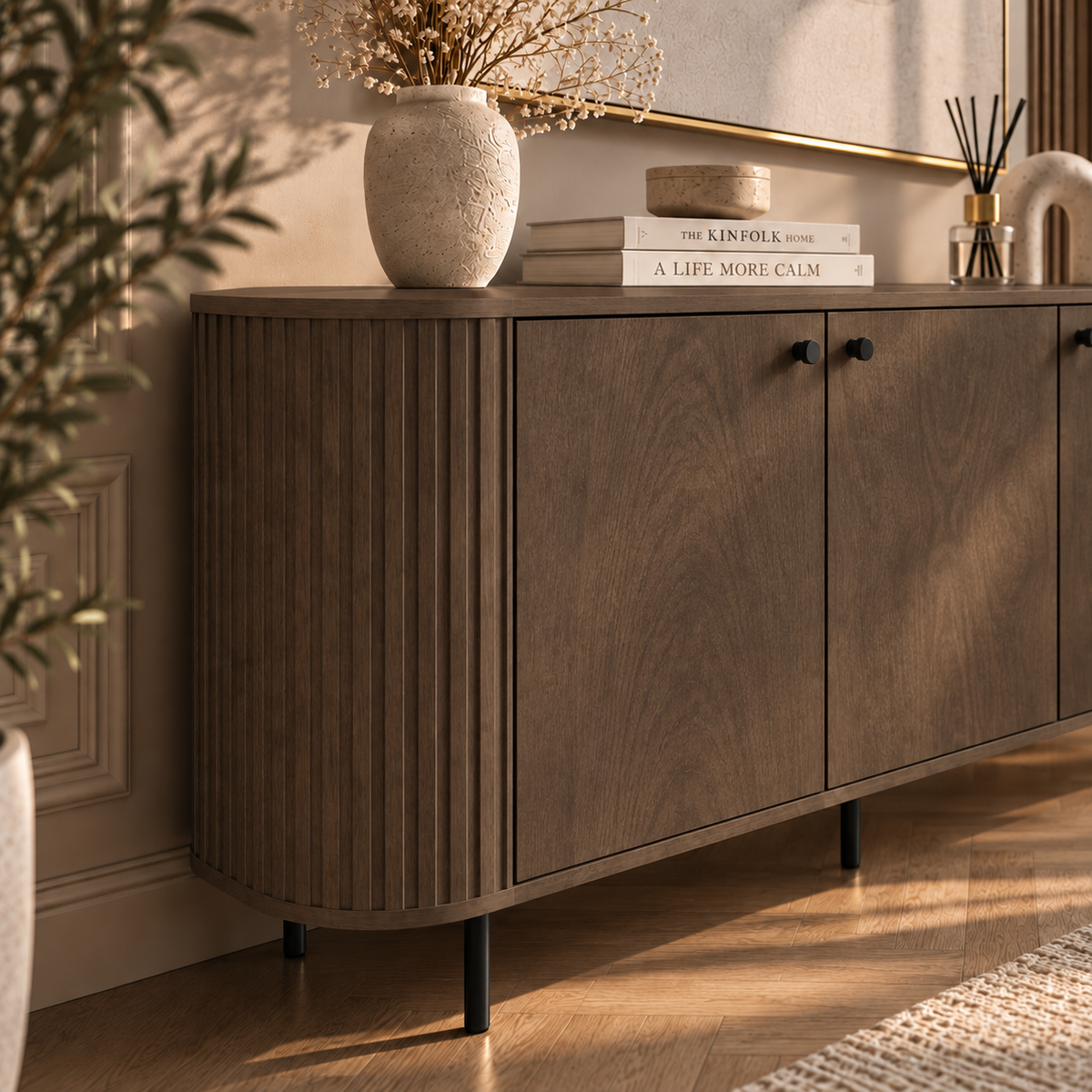 Komoda OVALIO 165cm Dąb Dunin – Trzydrzwiowa Ryflowana z Czarnymi Detalami