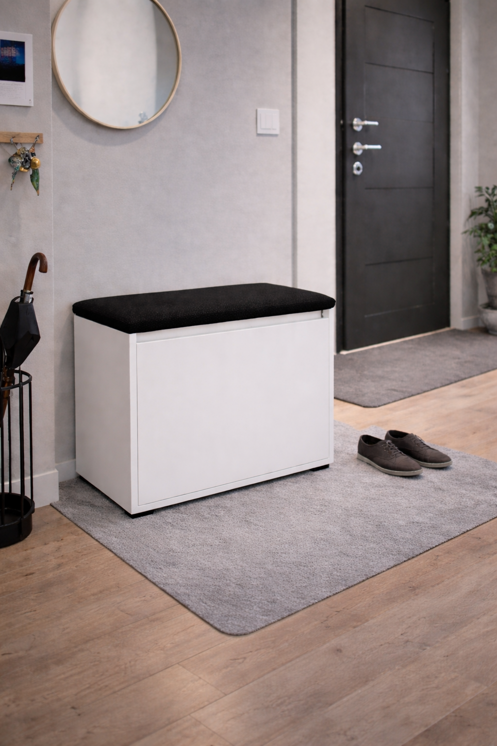 Biała szafka na buty z siedziskiem i schowkiem do przedpokoju Lumo