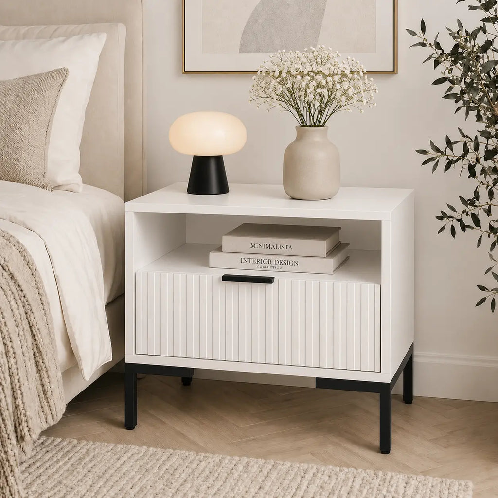 Szafka Nocna Biała Czarne Nogi Ryflowana z Szufladą 42cm Milo Furniture