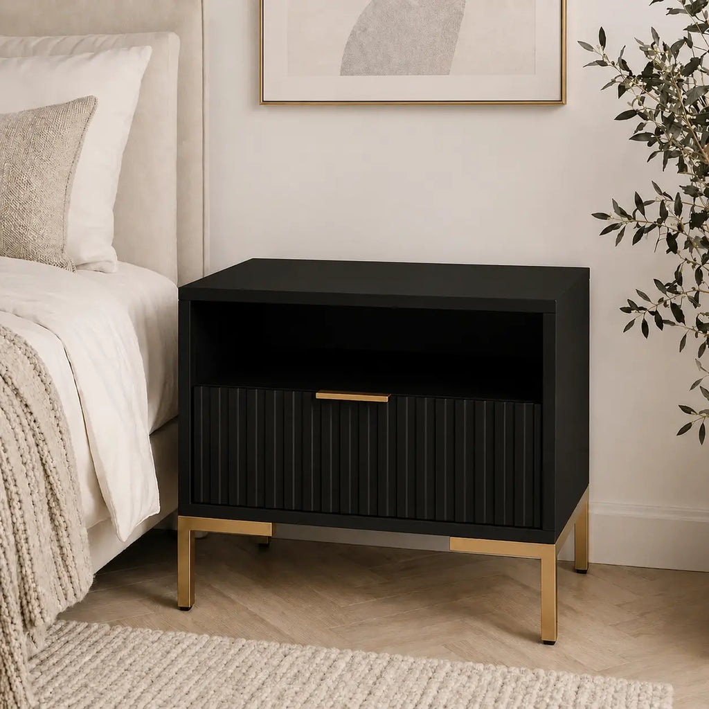 Szafka Nocna Czarna Złote Nogi Ryflowana z Szufladą 42cm Milo Furniture