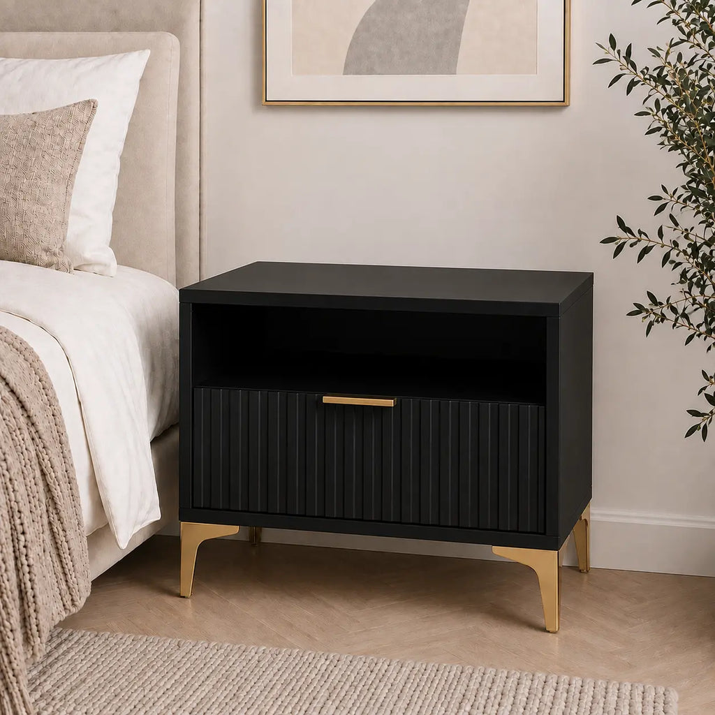 Szafka Nocna Czarna Złote Nogi Ryflowana z Szufladą 42cm Milo Furniture