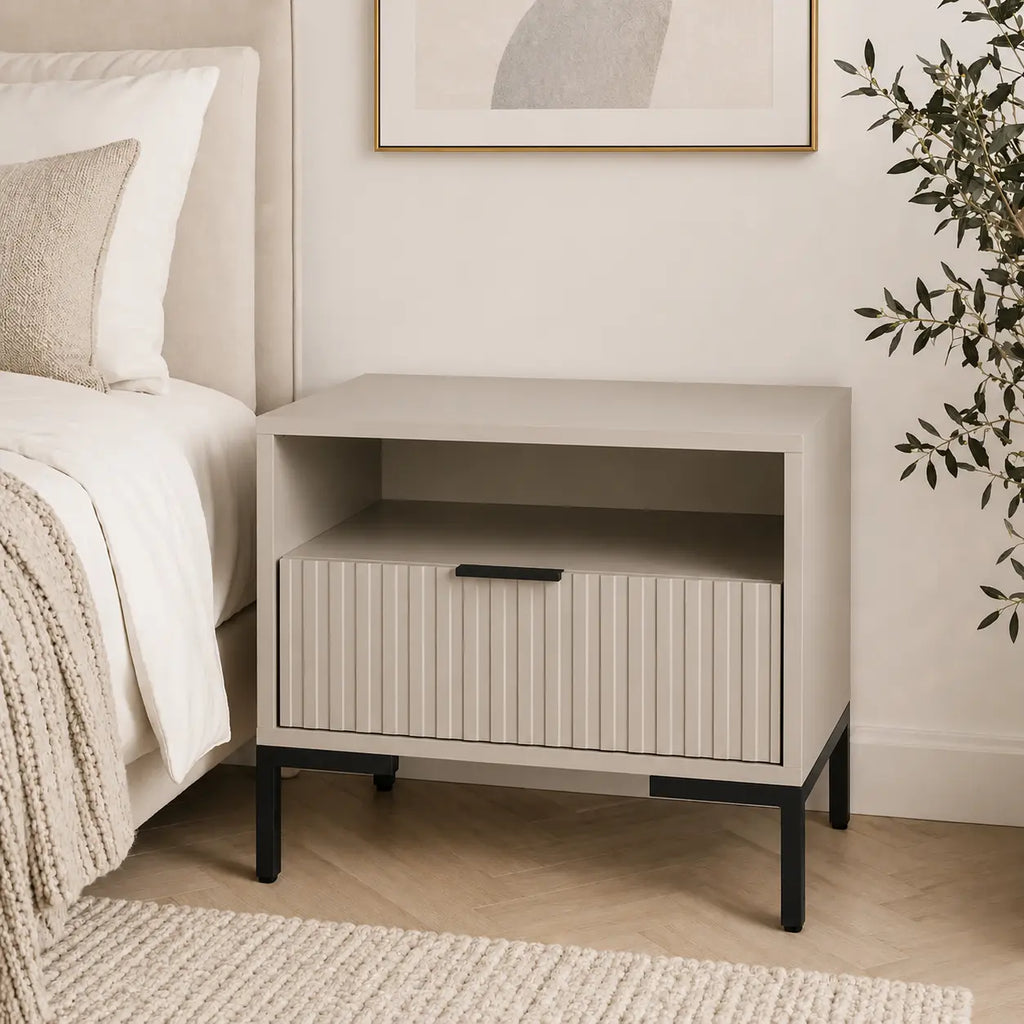 Szafka Nocna Kaszmir Czarne Nogi Ryflowana z Szufladą 42cm Milo Furniture
