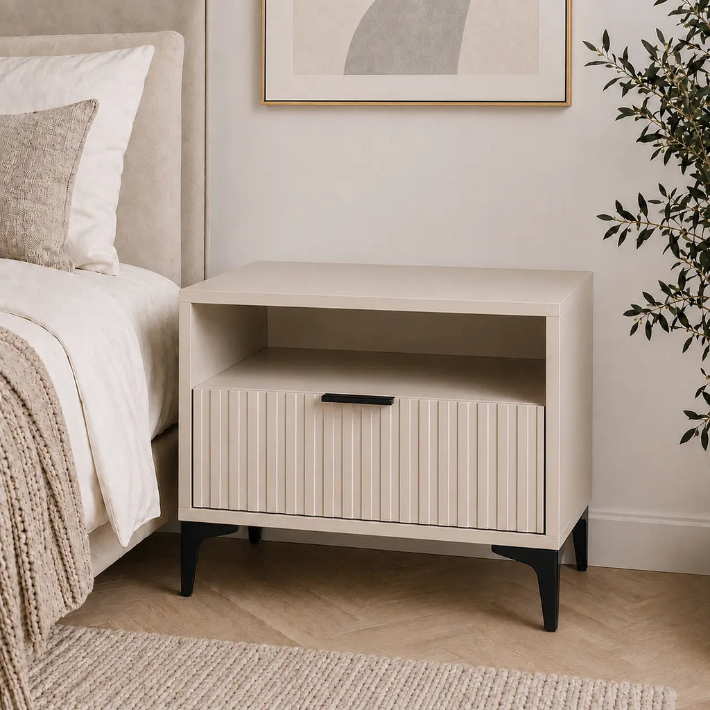 Szafka Nocna Kaszmir Czarne Nogi Ryflowana z Szufladą 42cm Milo Furniture