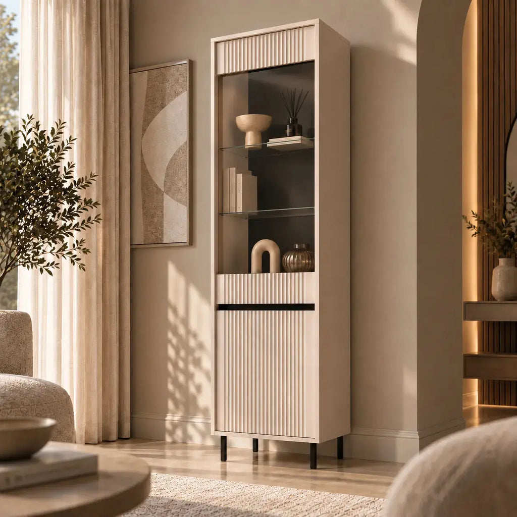 Witryna OSAKA 56cm Beż Piaskowy – Ryflowana z Przeszkleniem Milo Furniture